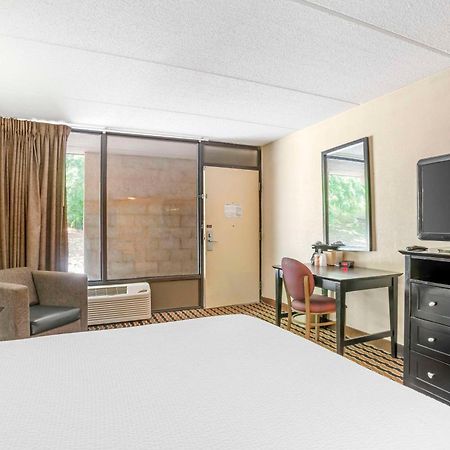 Quality Inn Near Speedway Wilkesboro Exterior foto