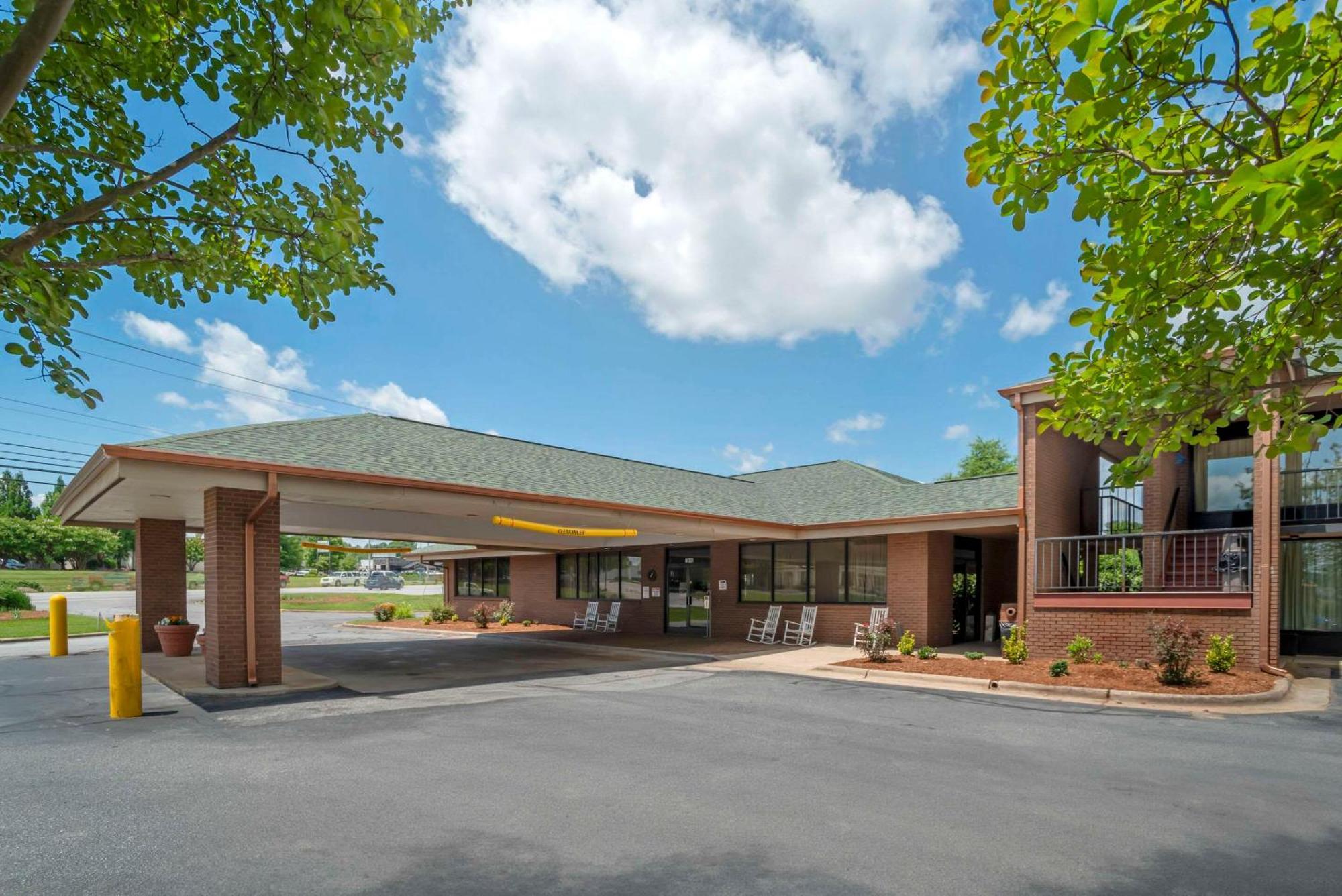 Quality Inn Near Speedway Wilkesboro Exterior foto